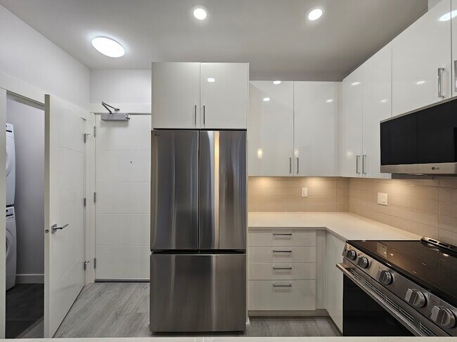 Building Photo - 33886 Pine St