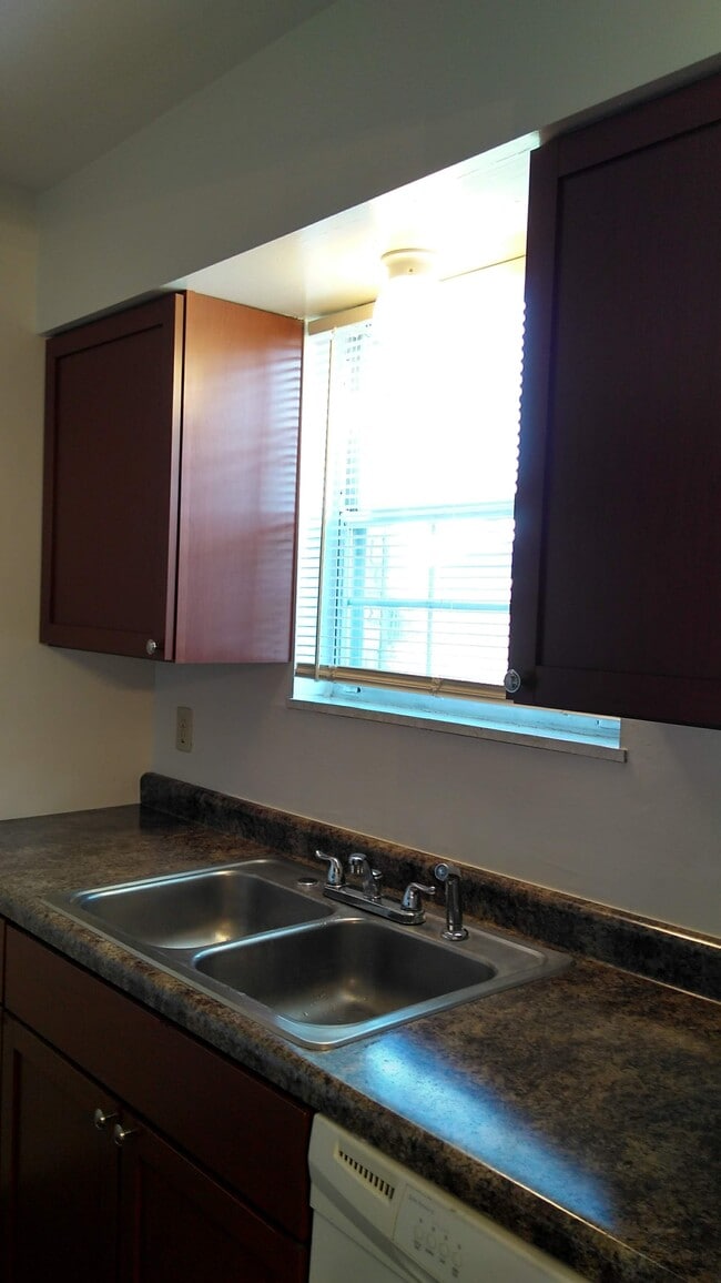 Kitchen - 8045 Pippin Rd