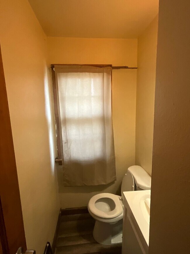 Foto del edificio - Charming Three-Bedroom Single-Family Home with Ongoing Updates