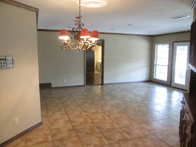 Building Photo - 3000 Gentry Rd