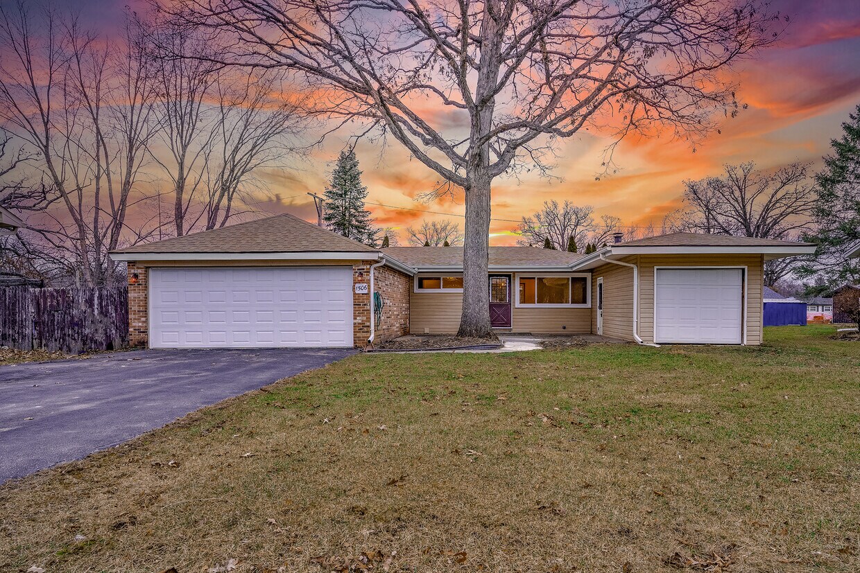 Foto principal - 1506 Elm St W