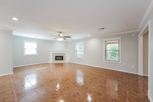 Foto del edificio - 8907 Aspen Pl Dr