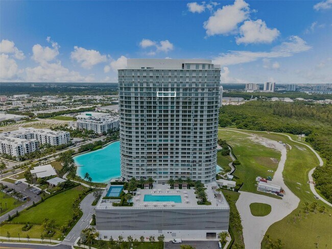 Foto del edificio - 2411 Laguna Cir