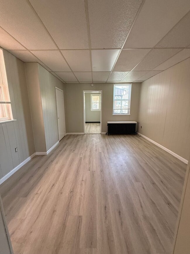 Building Photo - Charming 2-Bedroom, 1-Bath Home