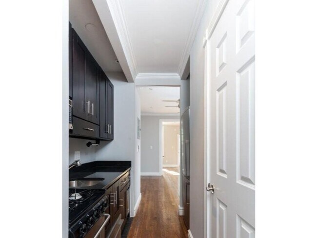 Building Photo - 250 Mott St