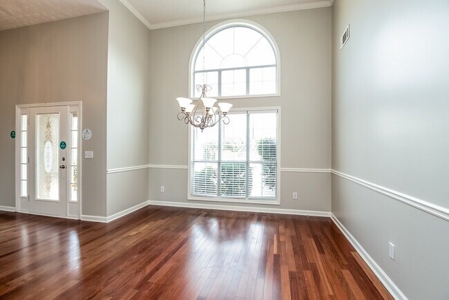 Building Photo - 608 Falcons Ridge