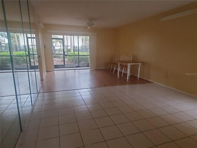 Foto del edificio - 107 Cypress Ct