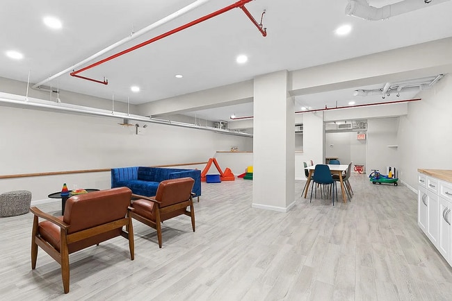 Building Photo - Tiffany Pl