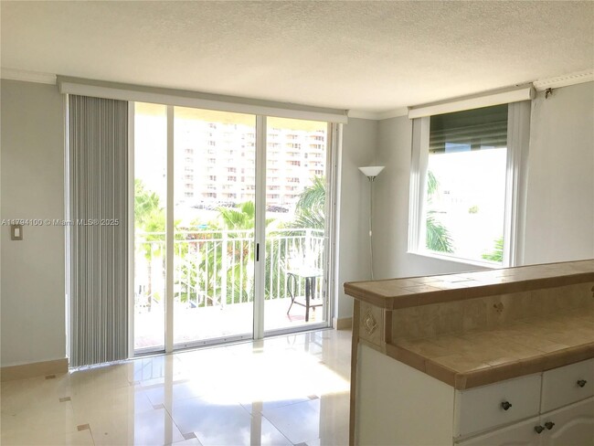 Foto del edificio - 2642 Collins Ave