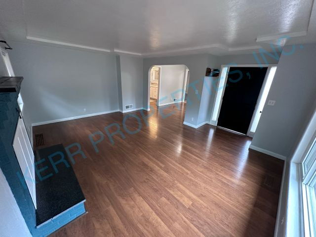Building Photo - Charming 2-Bedroom Retreat with 2 Full Bat...