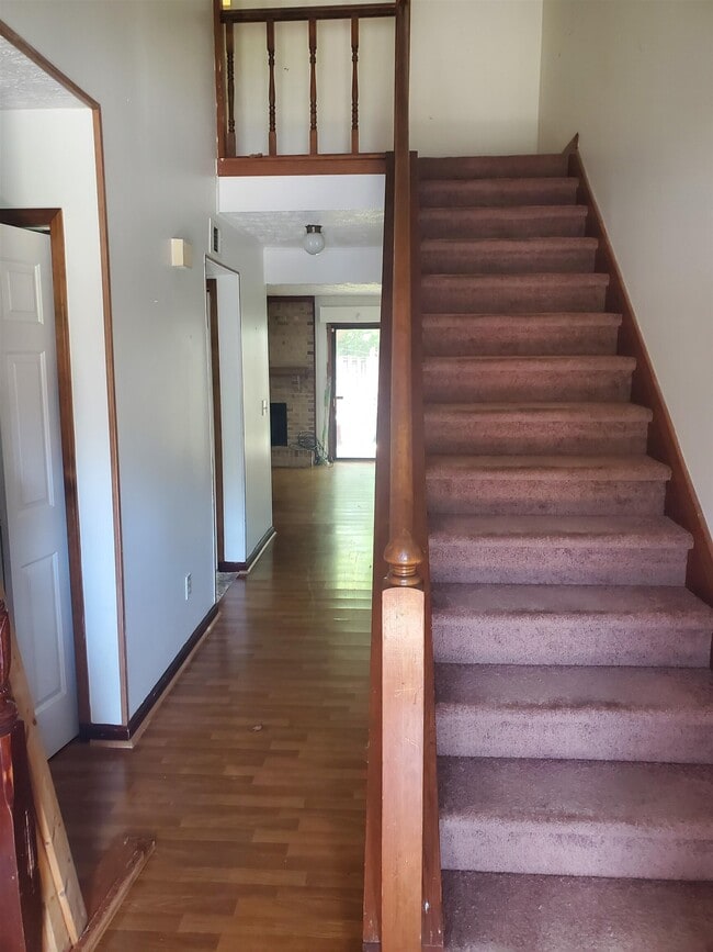 Building Photo - 1481 Stoneleigh Cir