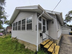 Building Photo - 230 Sheridan Dr