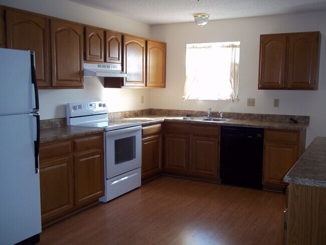 Foto del edificio - 2 br, 3 bath House - 107 Cecelia