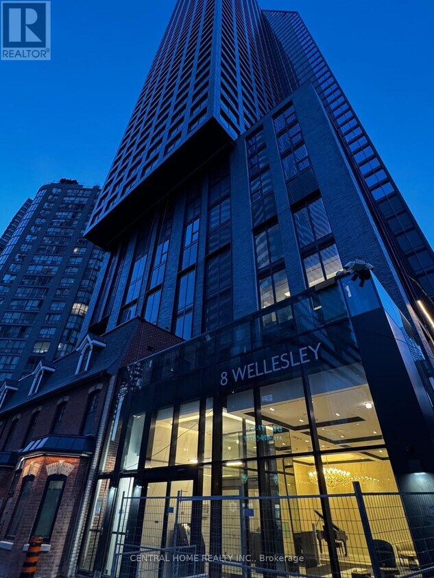 Photo principale - 8-1618 Wellesley St W