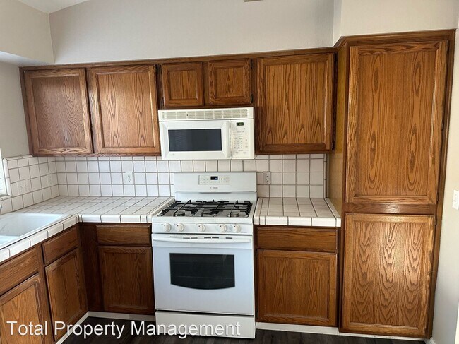 Building Photo - 3 br, 2 bath House - 1038 S. Tracy St.