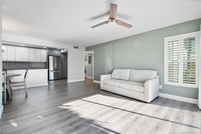 Foto del edificio - 1935 SW Silver Pine Way