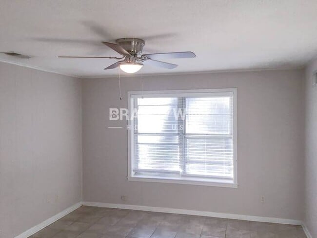 Foto del edificio - 1313 Mullins Station Rd