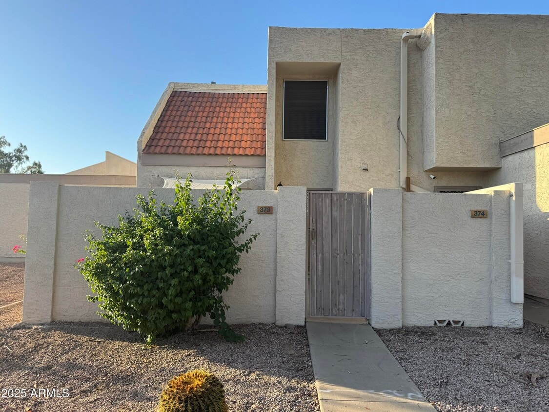 Foto principal - 1342 W Emerald Ave