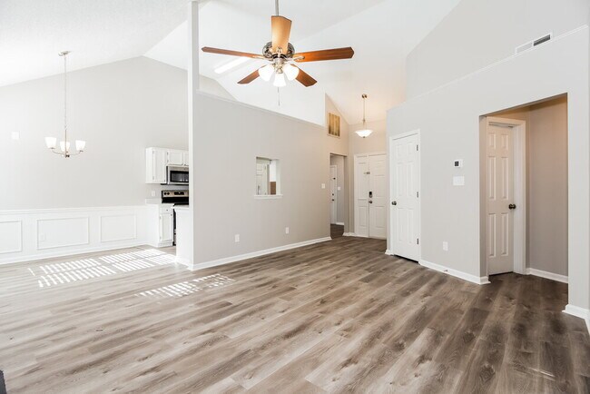 Building Photo - 2222 Sloan Dr