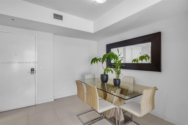 Foto del edificio - 7825 NW 107th Ave