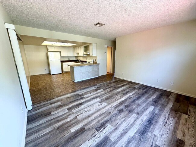 Building Photo - 415 55th St