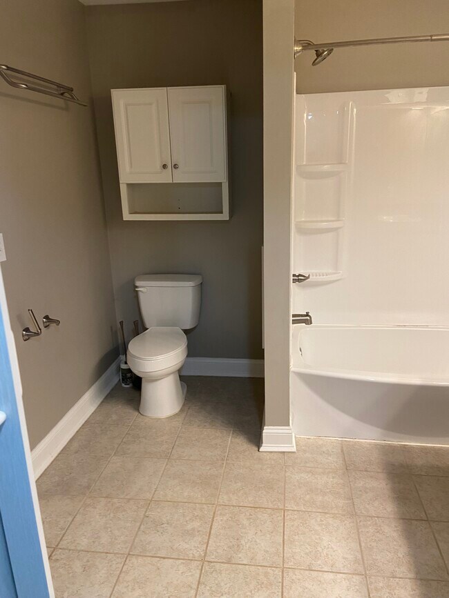 Foto del edificio - 1920 Crest Hollow Dr