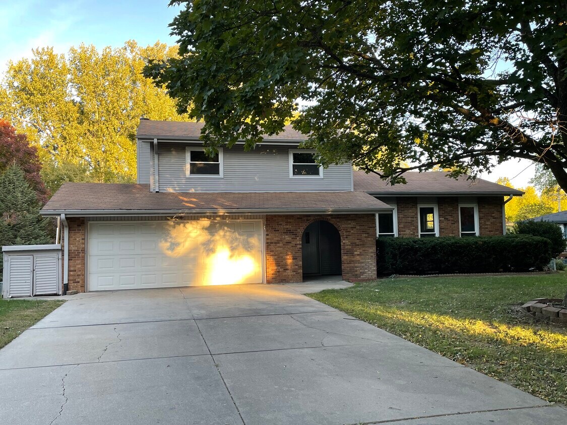 Primary Photo - 1045 S 217th St