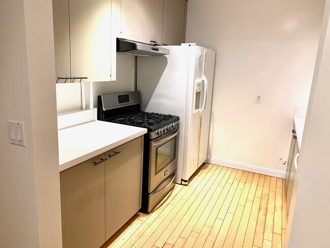 Foto del edificio - 931 Stratford Ct