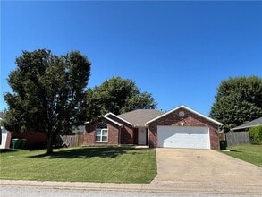 Building Photo - 431 Spicewood Trail