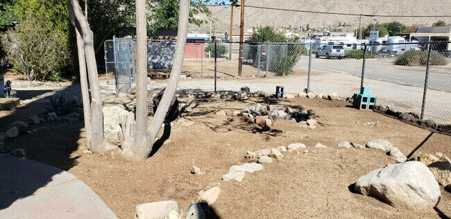 Building Photo - 3 Bed 1 Bath Home