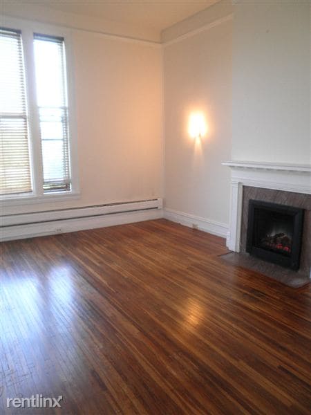 Building Photo - 765 Main St