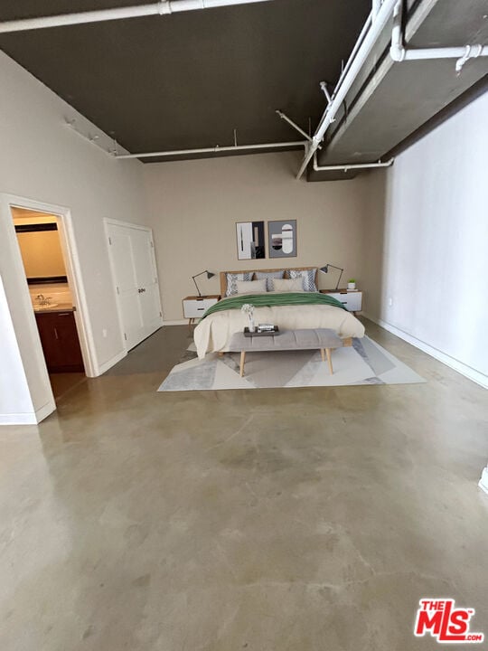 Building Photo - 315 W 5th St