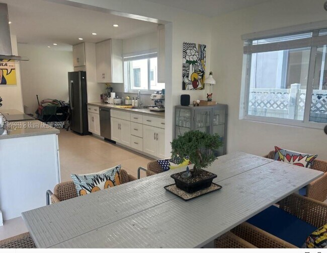 Foto del edificio - 8859 Abbott Ave