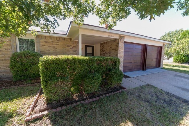 Building Photo - 1208 Brush Creek Dr