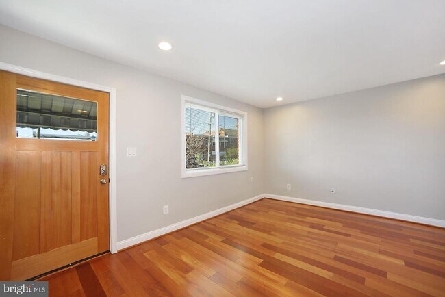 Foto del edificio - 1354 Adams St NE