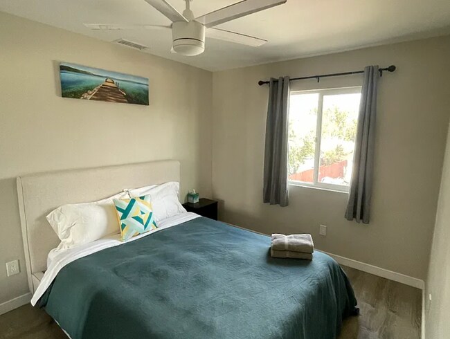 Foto del edificio - 5354-5356 E Falls View Dr