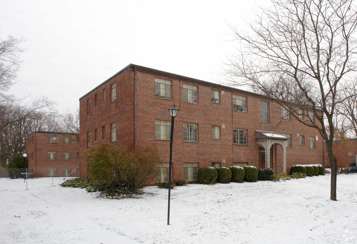 Primary Photo - Clifton Woods