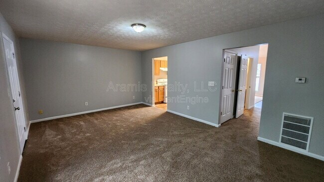 Foto del edificio - 5749 Strathmoor Manor Cir