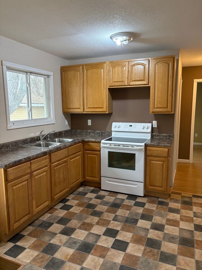 Foto del edificio - 812-812 5th Ave NW