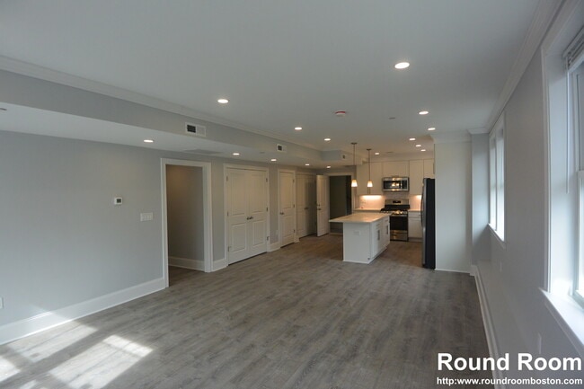 Building Photo - 120 Kenrick St