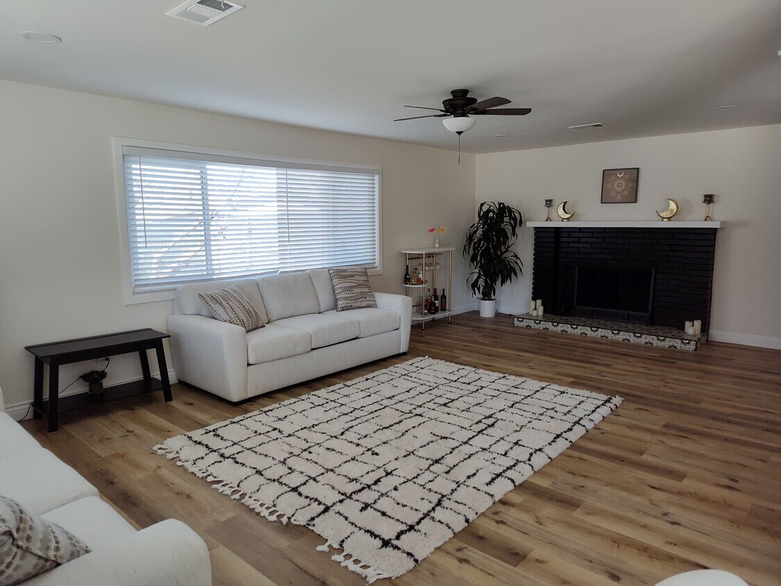 56595 Golden Bee Dr, Yucca Valley, CA 92284 House Rental in Yucca