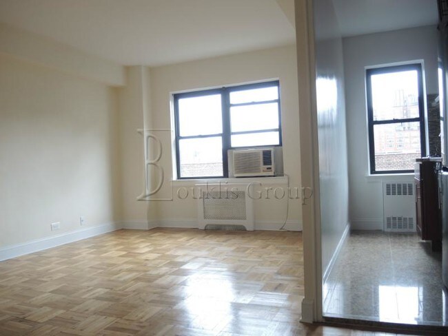 Building Photo - 241 Avenue of the Americas