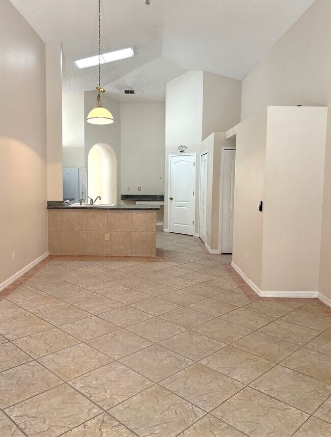 Foto del edificio - Beautiful Hunter’s Creek Pool Home!