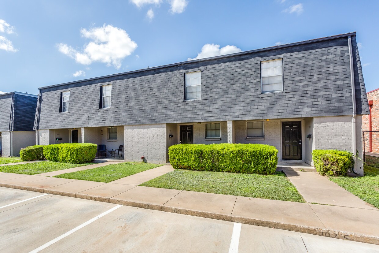 105 SE Gardens Blvd, Burleson, TX 76028 Apartments in Burleson, TX