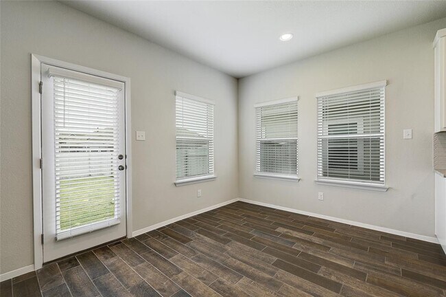Building Photo - 215 Desperado Dr