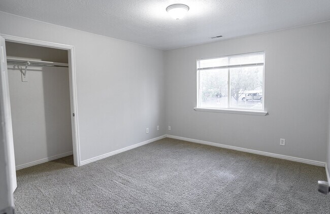 Building Photo - 8084 N Ridge Loop E