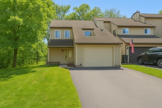 Building Photo - 148 Country Club Dr