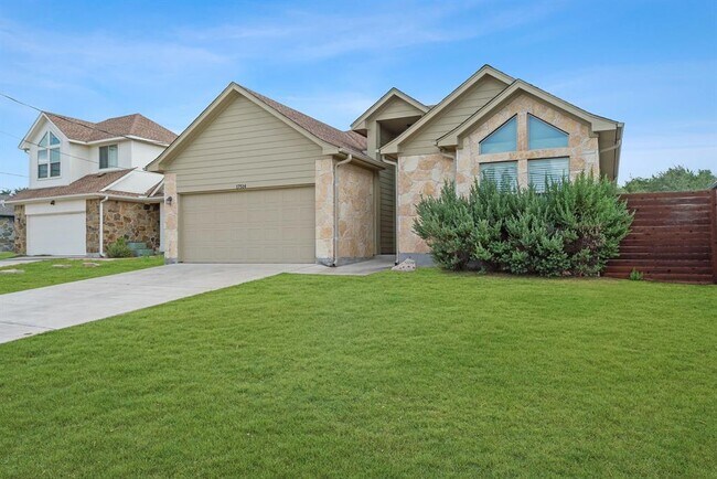 Building Photo - 17514 Village Dr