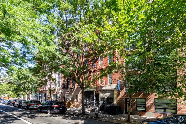 Foto del edificio - 311 E 105th St