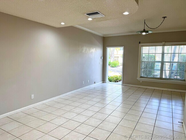 Foto del edificio - 5662 NW 99th Way
